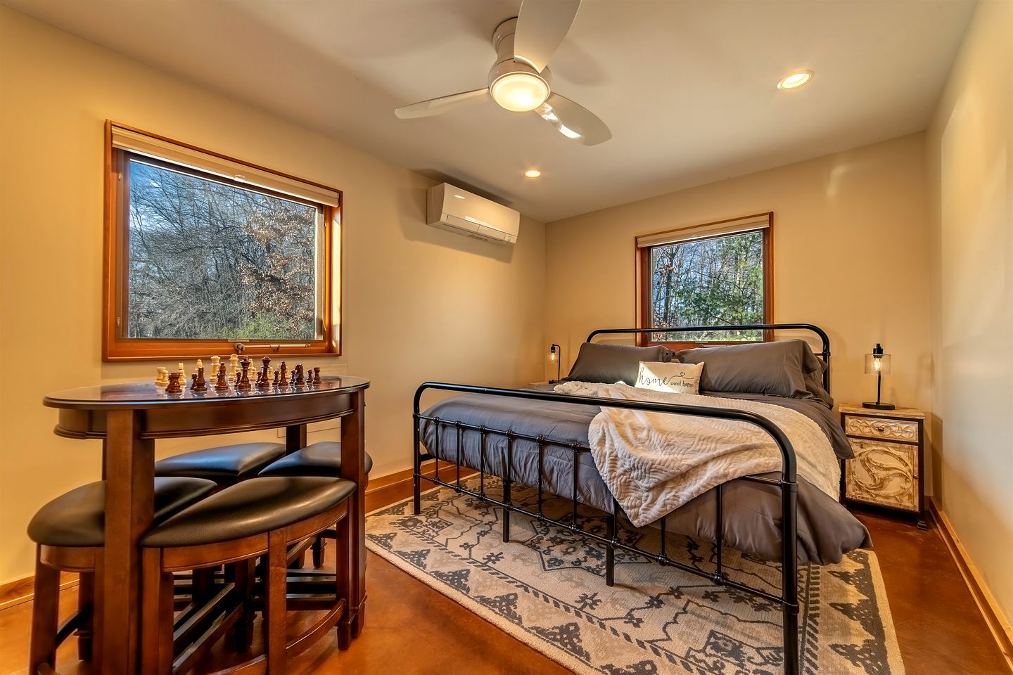 Enjoyable Secluded Cottage with Hot-tub in New Richmond, Wisconsin