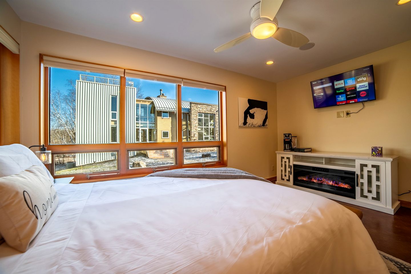 Enjoyable Secluded Cottage with Hot-tub in New Richmond, Wisconsin