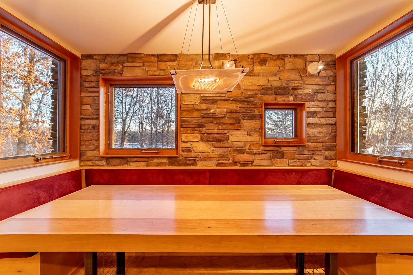 Enjoyable Secluded Cottage with Hot-tub in New Richmond, Wisconsin