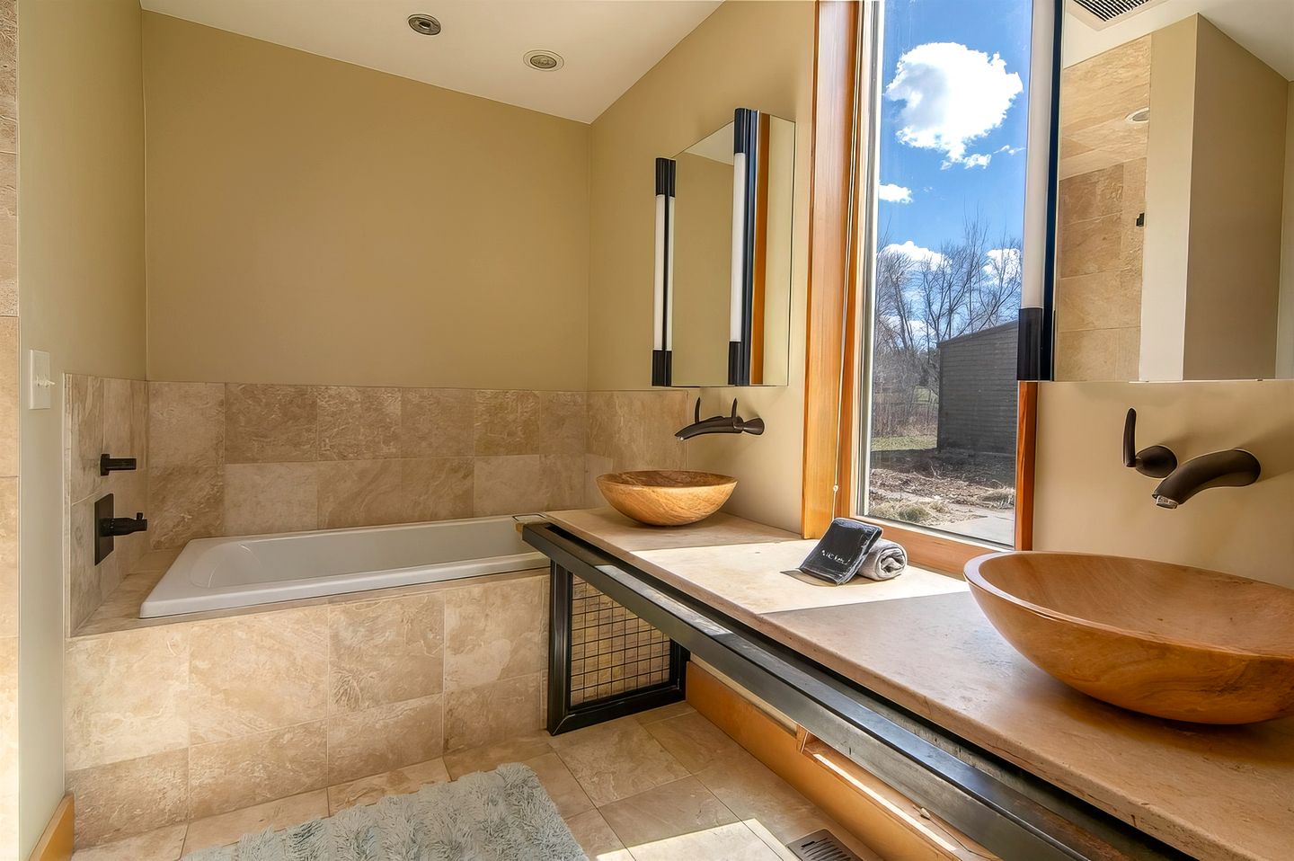 Enjoyable Secluded Cottage with Hot-tub in New Richmond, Wisconsin