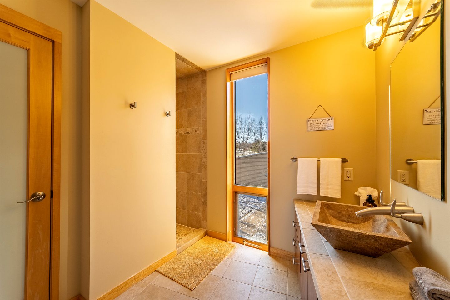 Enjoyable Secluded Cottage with Hot-tub in New Richmond, Wisconsin