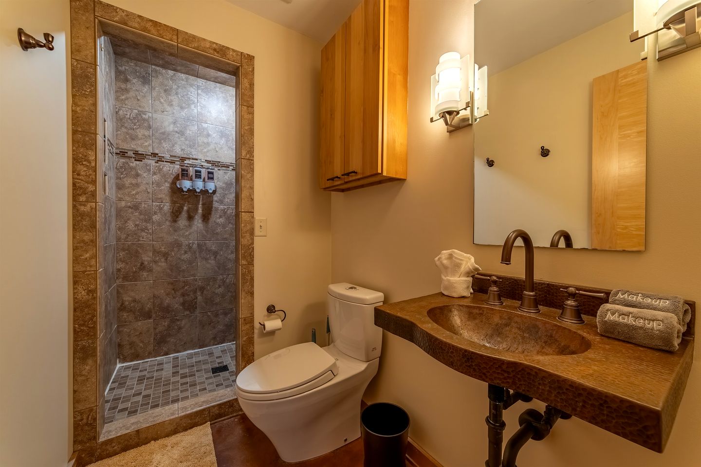 Enjoyable Secluded Cottage with Hot-tub in New Richmond, Wisconsin