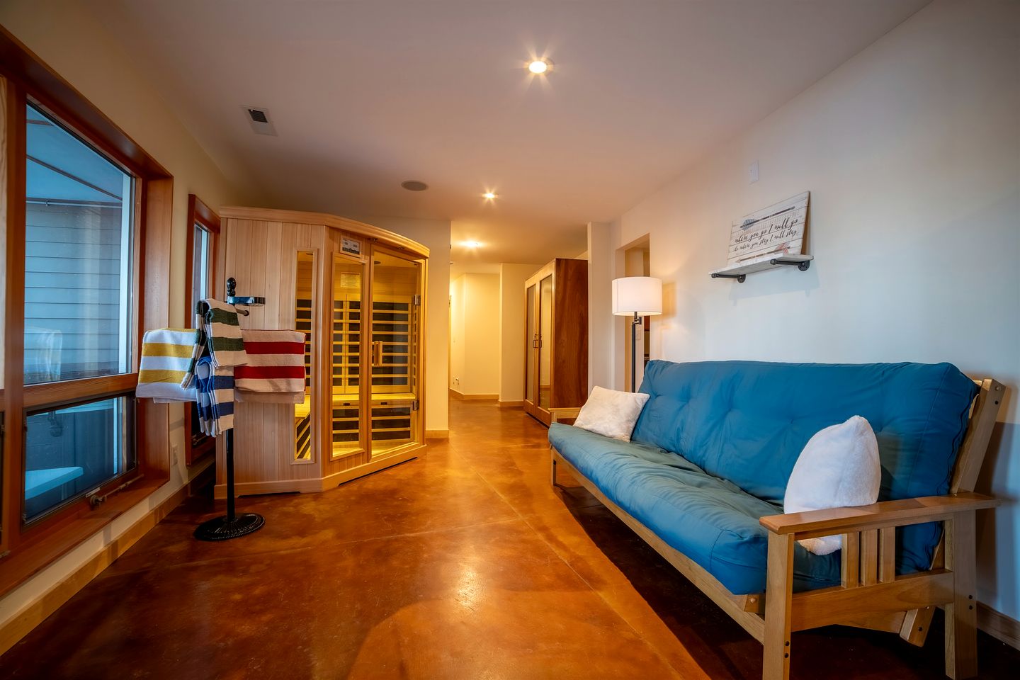 Enjoyable Secluded Cottage with Hot-tub in New Richmond, Wisconsin