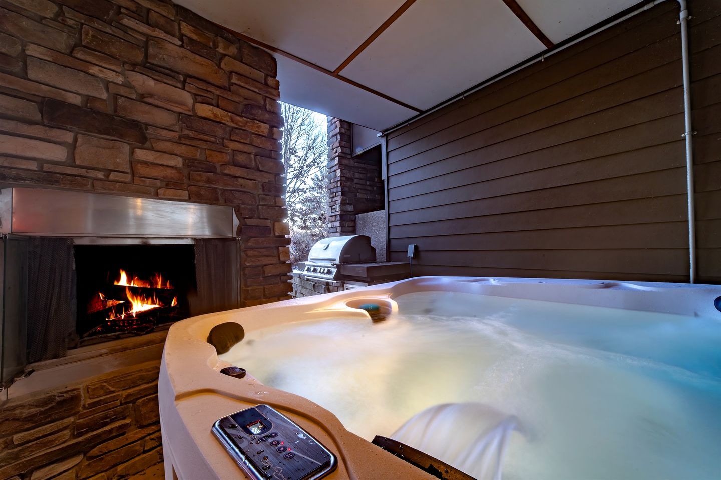 Enjoyable Secluded Cottage with Hot-tub in New Richmond, Wisconsin