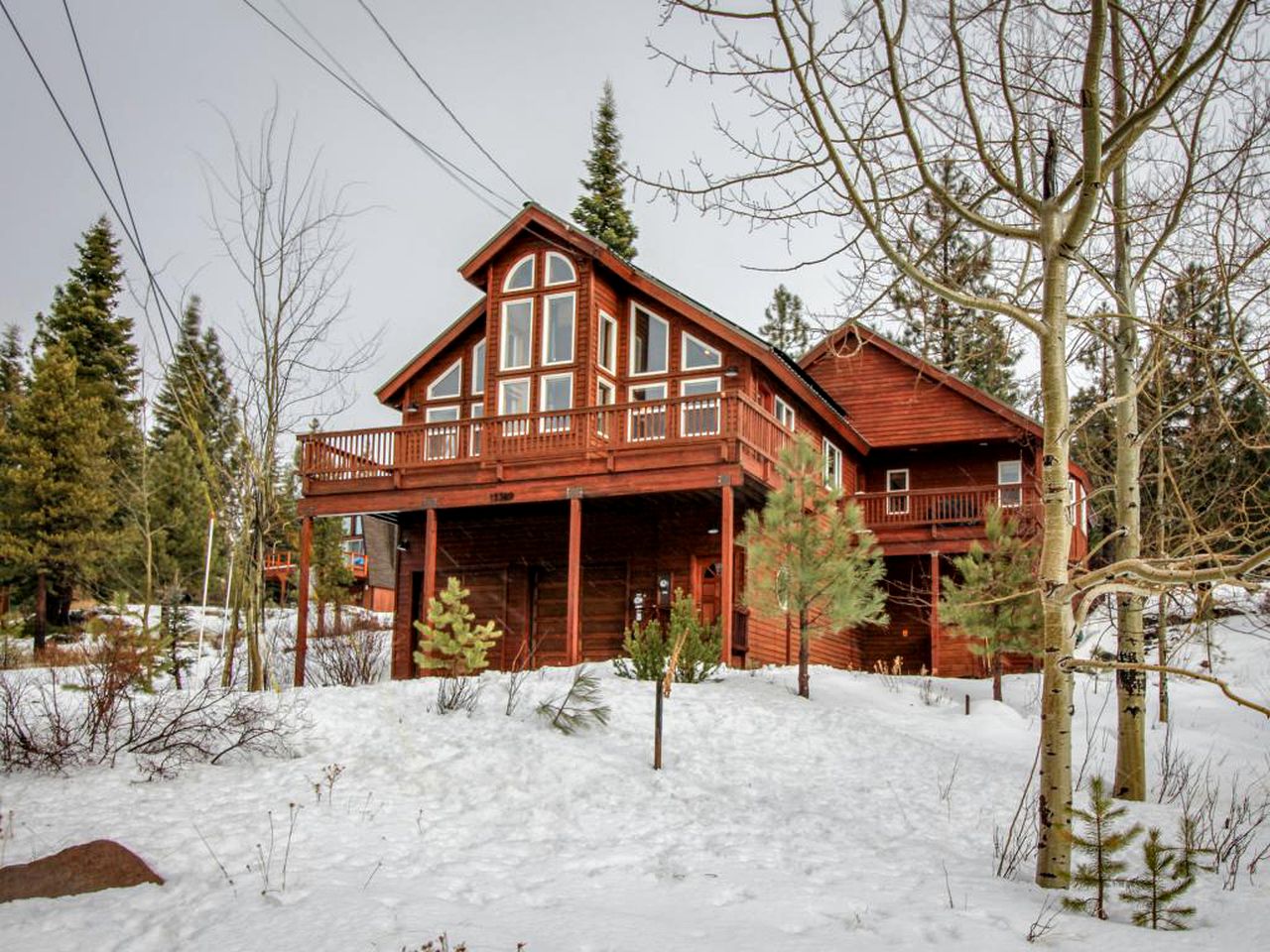 SkiIn/SkiOut Lodge near Donner Lake in Truckee, California
