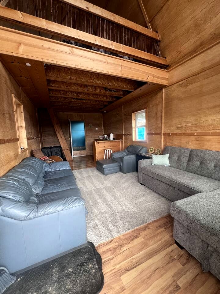 Family Adventure Cabin With Lake View, Barn Animals, Kayak Rentals and Trails in Houston, Alaska