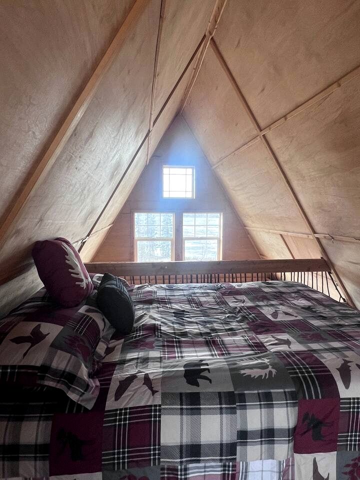 Family Adventure Cabin With Lake View, Barn Animals, Kayak Rentals and Trails in Houston, Alaska