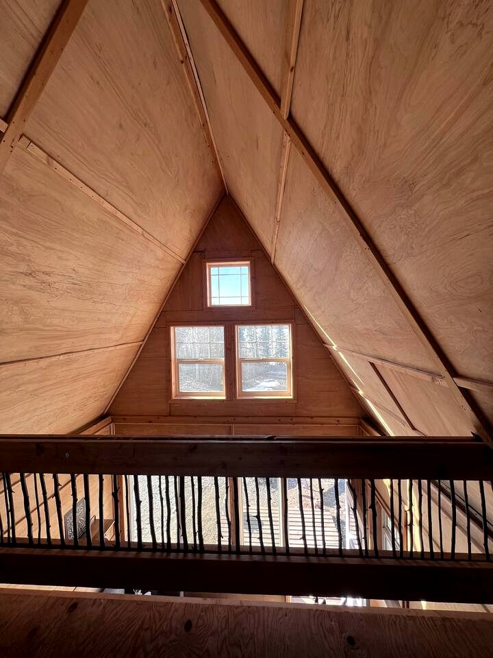 Family Adventure Cabin With Lake View, Barn Animals, Kayak Rentals and Trails in Houston, Alaska