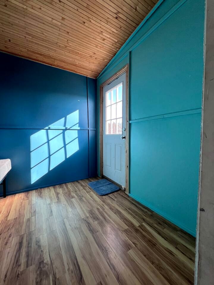 Family Adventure Cabin With Lake View, Barn Animals, Kayak Rentals and Trails in Houston, Alaska