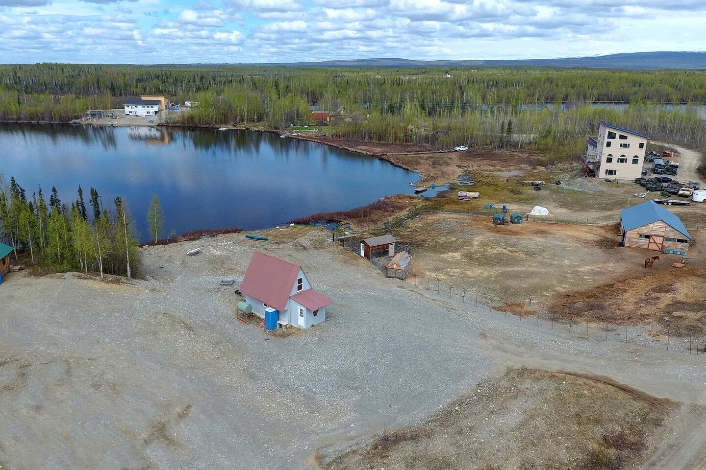 Family Adventure Cabin With Lake View, Barn Animals, Kayak Rentals and Trails in Houston, Alaska
