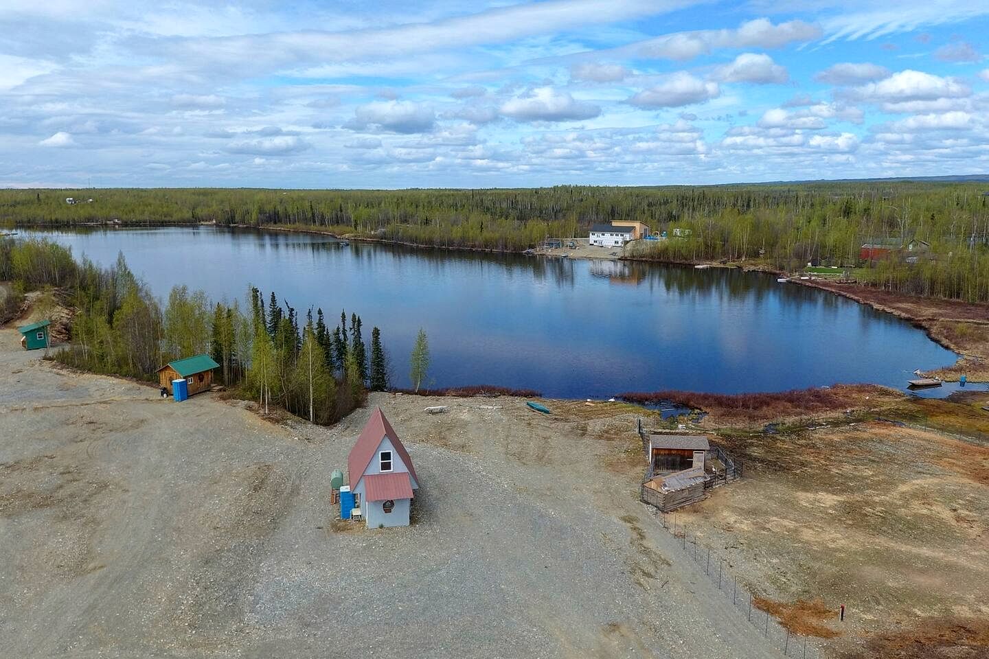 Family Adventure Cabin With Lake View, Barn Animals, Kayak Rentals and Trails in Houston, Alaska