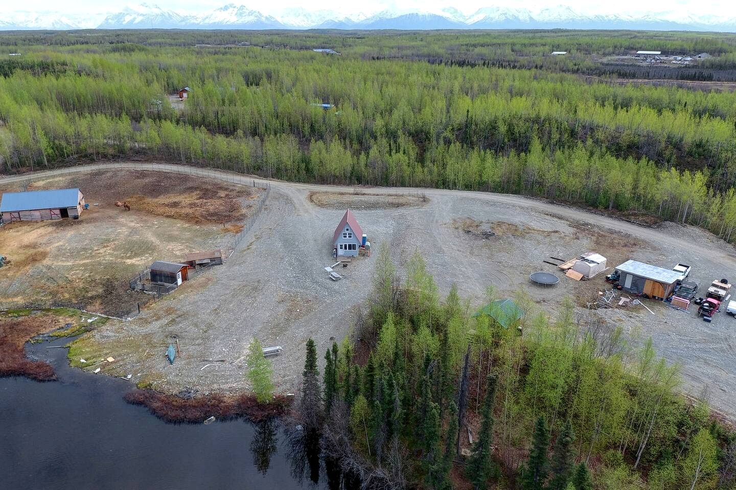 Family Adventure Cabin With Lake View, Barn Animals, Kayak Rentals and Trails in Houston, Alaska