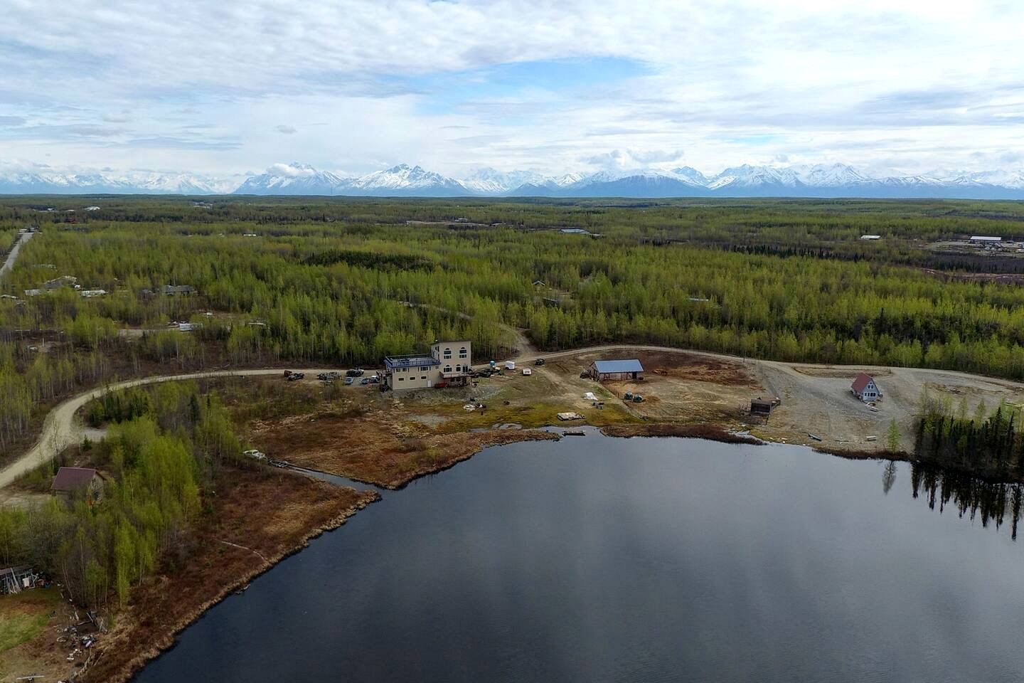 Family Adventure Cabin With Lake View, Barn Animals, Kayak Rentals and Trails in Houston, Alaska