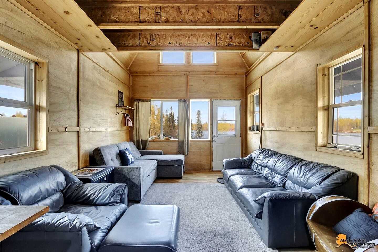 Family Adventure Cabin With Lake View, Barn Animals, Kayak Rentals and Trails in Houston, Alaska