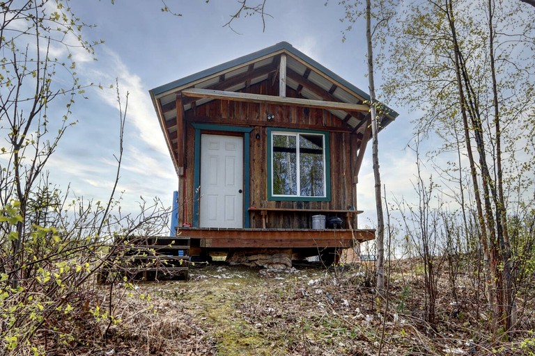 Relaxing Rustic Cabin Retreat, Dry Cabin Experience And Year Round Fishing Fun in Houston, Alaska