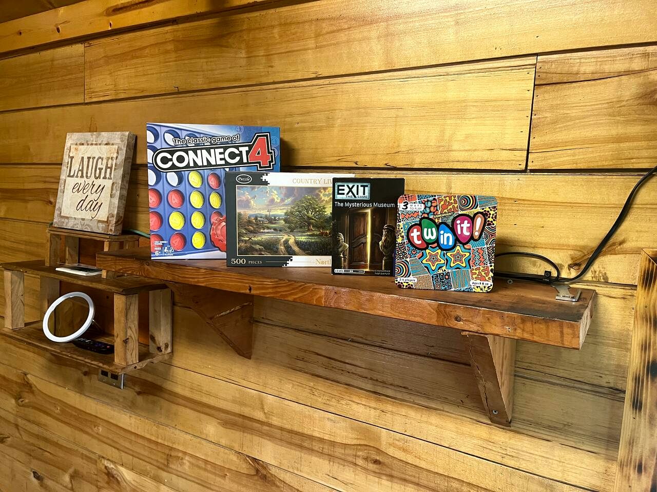 Relaxing Rustic Cabin Retreat, Dry Cabin Experience And Year Round Fishing Fun in Houston, Alaska