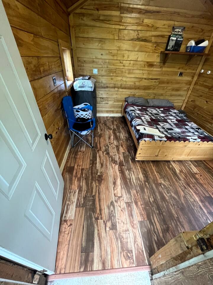 Relaxing Rustic Cabin Retreat, Dry Cabin Experience And Year Round Fishing Fun in Houston, Alaska