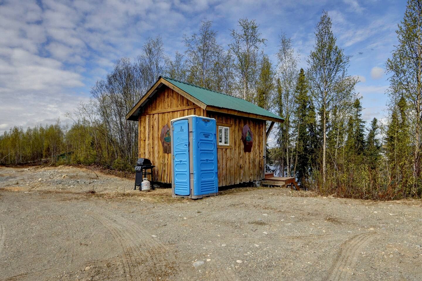 Relaxing Rustic Cabin Retreat, Dry Cabin Experience And Year Round Fishing Fun in Houston, Alaska