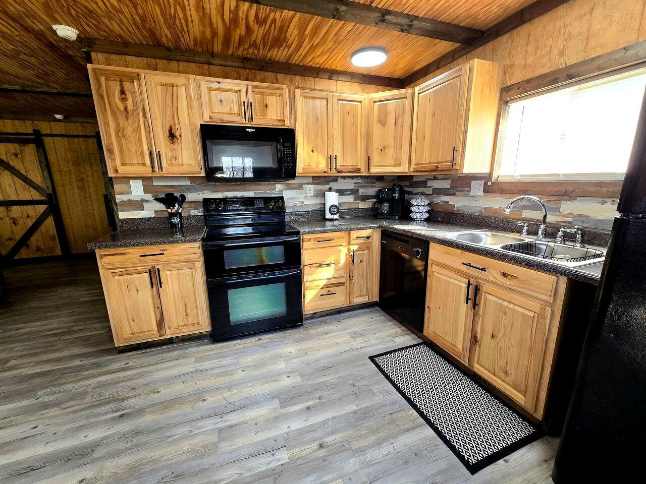 Beautiful Rustic Wooden Cabin in Quitman, Mississippi