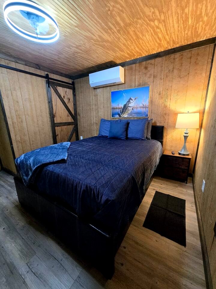 Beautiful Rustic Wooden Cabin in Quitman, Mississippi