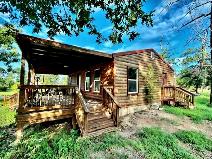 Beautiful Rustic Wooden Cabin in Quitman, Mississippi