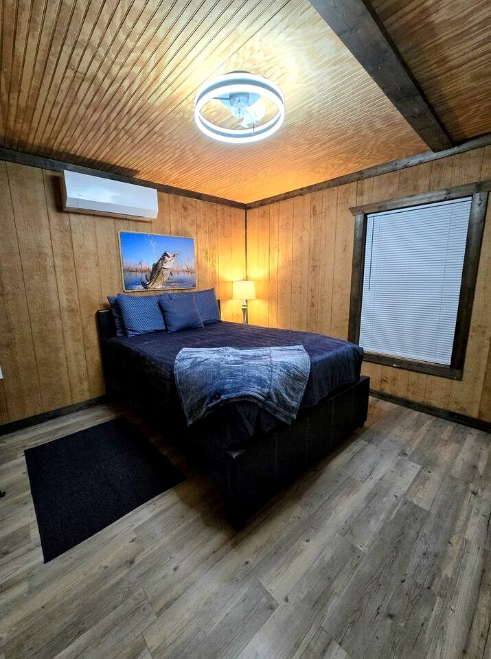 Beautiful Rustic Wooden Cabin in Quitman, Mississippi