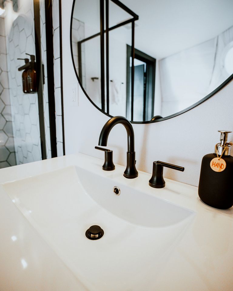 Cozy Lakeside Dome with Hot Tub in Cedar Bluff, Alabama