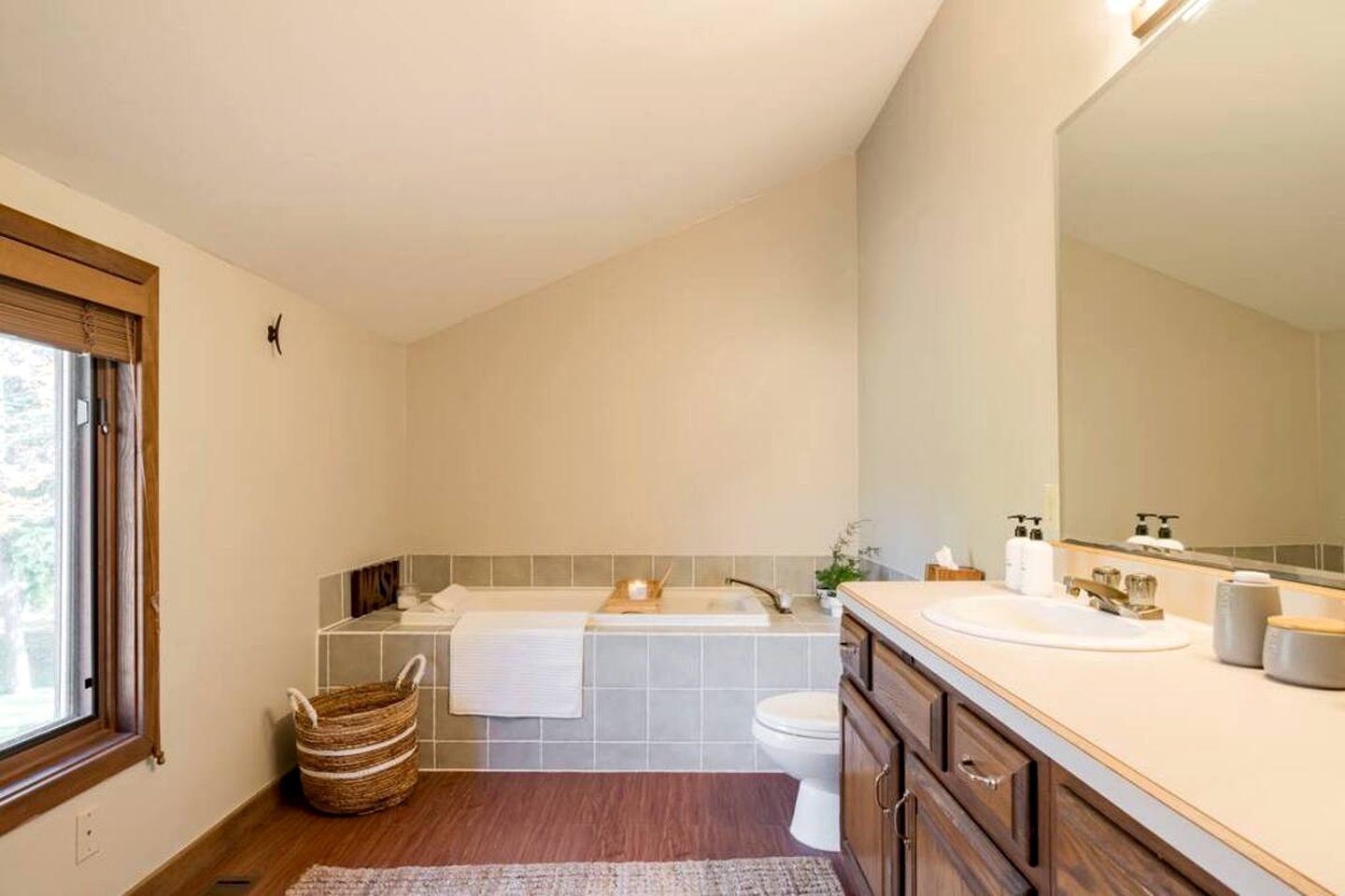 Stunning Home Away From Home in New Albany, Ohio, For Restful Escapes to Nature