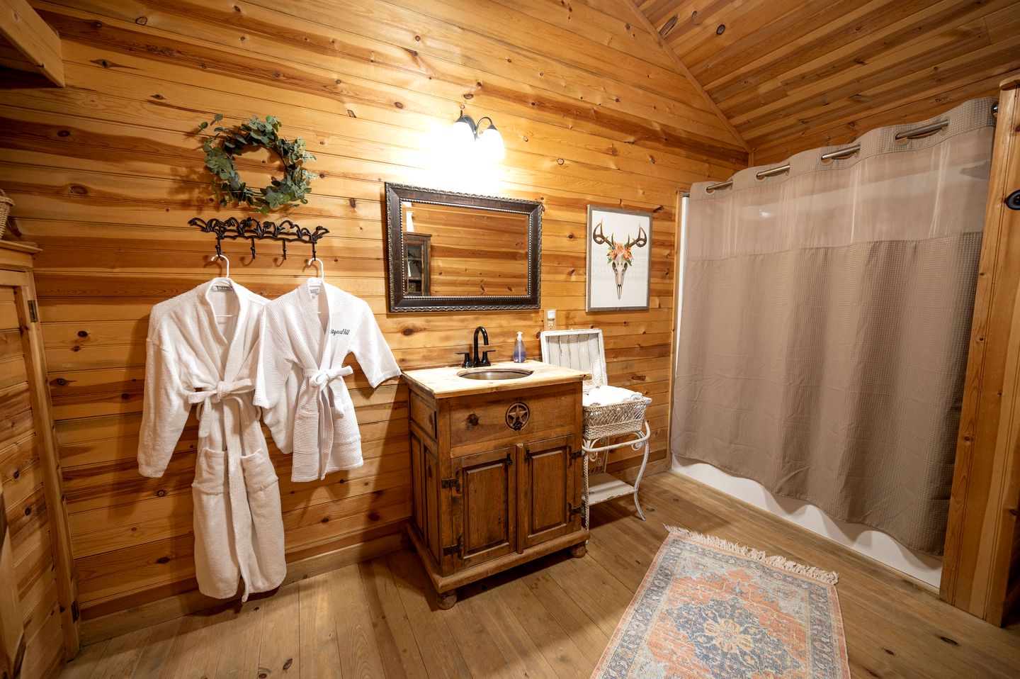 Spacious Accommodation for Two with Direct Creek Access for Fishing in Fredericksburg, Texas