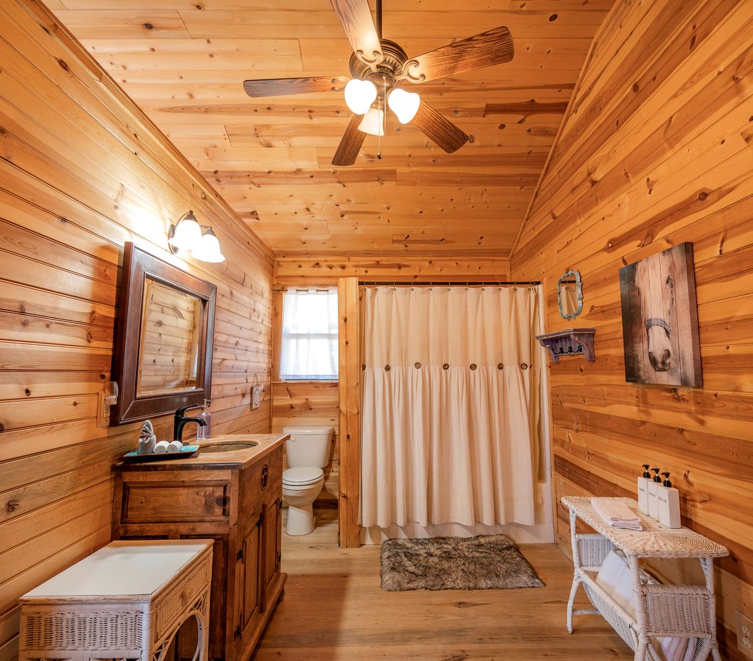 Charming King-Size Cabin with Wi-Fi and Deck in Fredericksburg, Texas