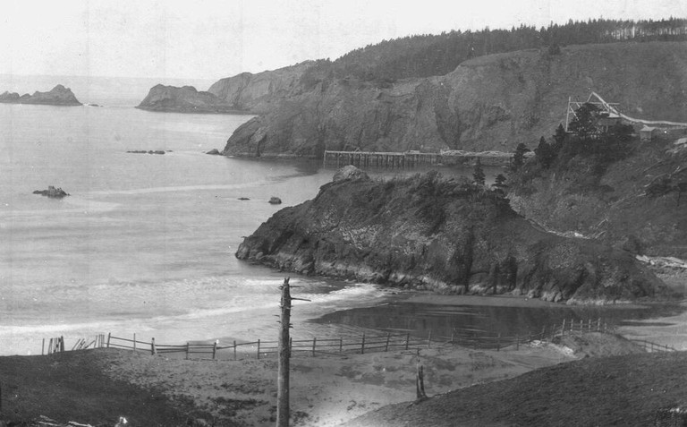 Cabins (Port Orford, Oregon, United States)