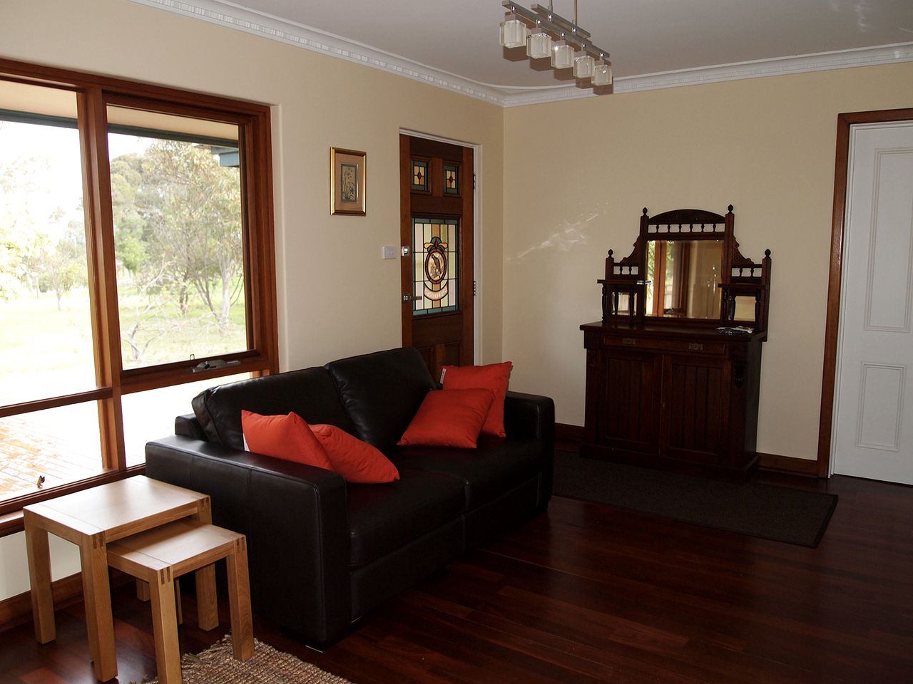 Luxury Accommodations on the Swan River in Baskerville, Western Australia