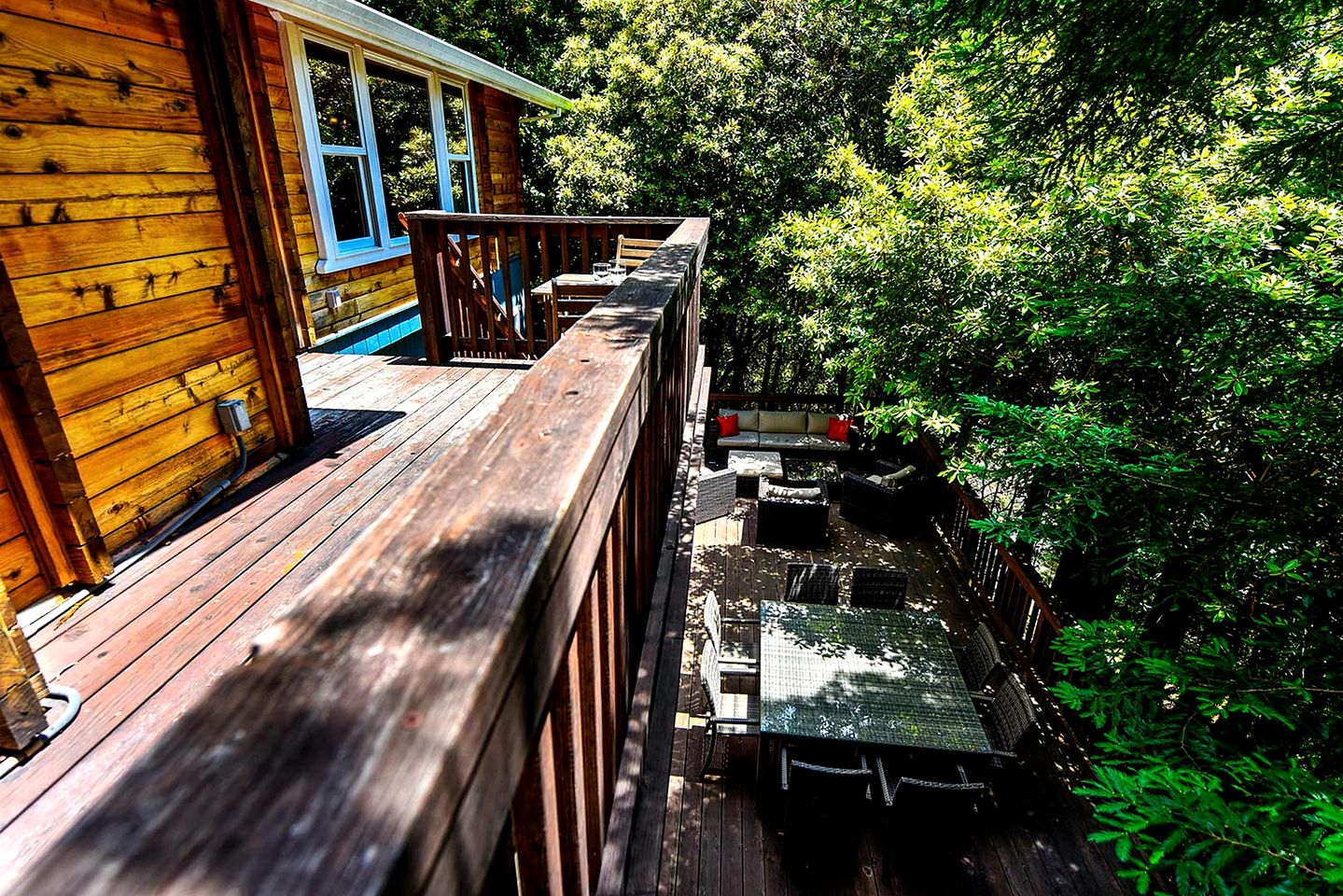 Wonderful Cabin with Jacuzzi and Beautiful Living Spaces in Cazadero, California