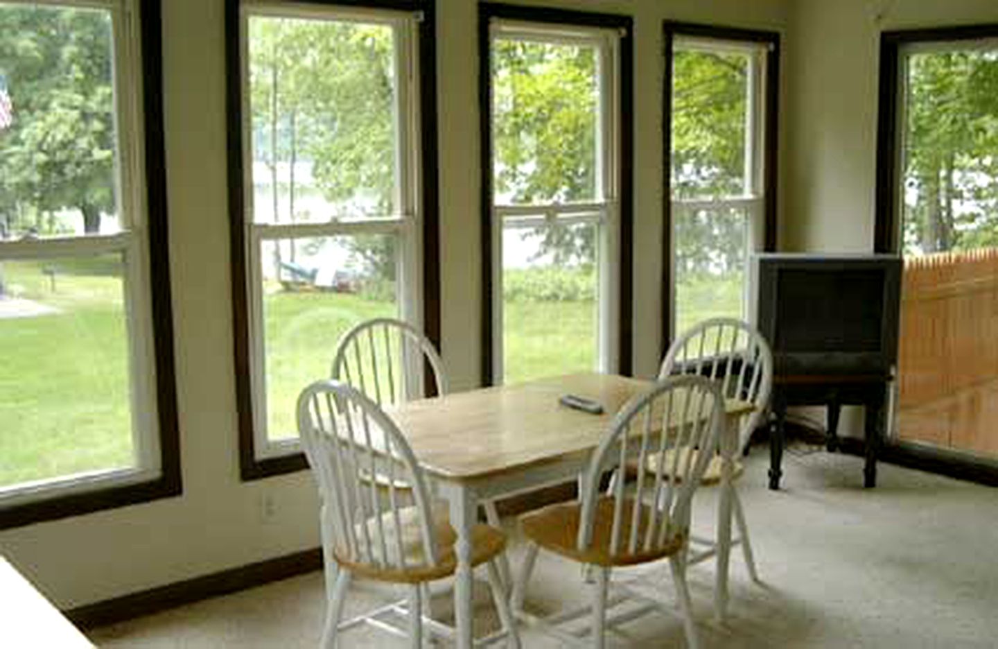 Family-Friendly Waterfront Vacation Rental with Wi-Fi near Saratoga