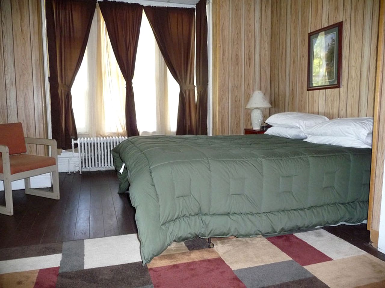 Family-Friendly Waterfront Vacation Rental with Wi-Fi near Saratoga