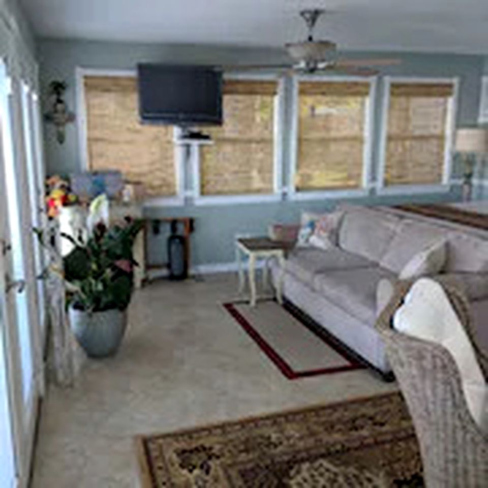 Waterfront Suite with Private Balcony and Panoramic Bay Views in Bacliff, Texas
