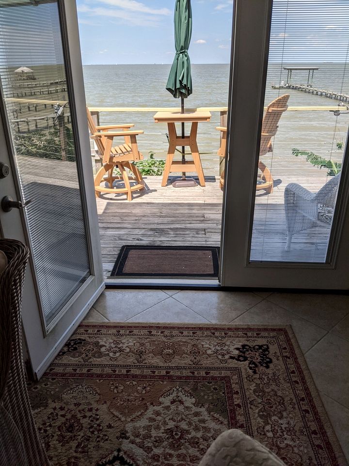 Waterfront Suite with Private Balcony and Panoramic Bay Views in Bacliff, Texas