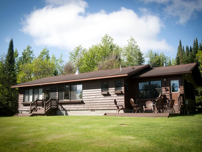 Cabins (Crane Lake, Minnesota, United States)