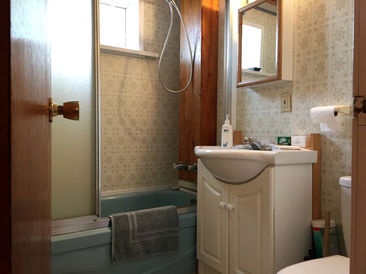 Charming Cottage Rental Overlooking the River near Saint John, New Brunswick