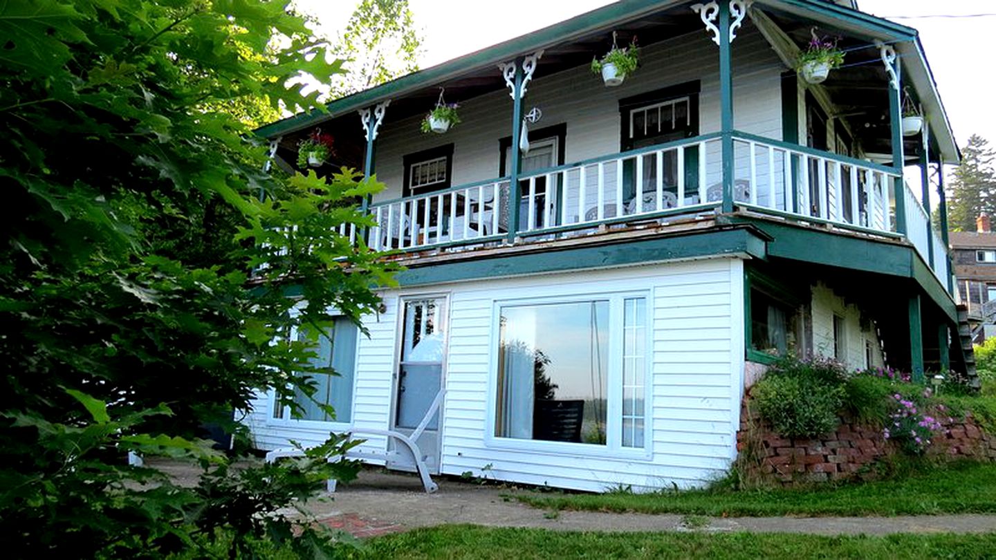 Picturesque Vacation Cottage with Superb Views near Saint John, New Brunswick