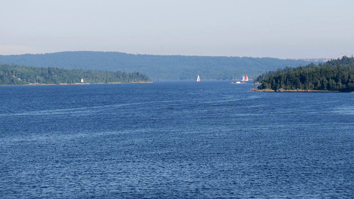 Picturesque Vacation Cottage with Superb Views near Saint John, New Brunswick