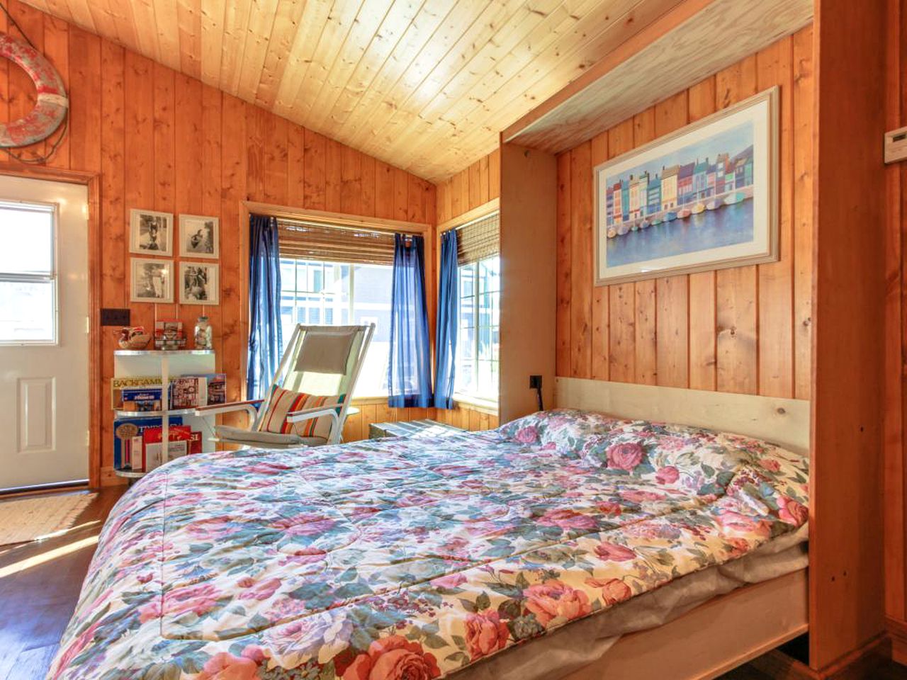 Floating Vacation Cabin in Bayview, Idaho