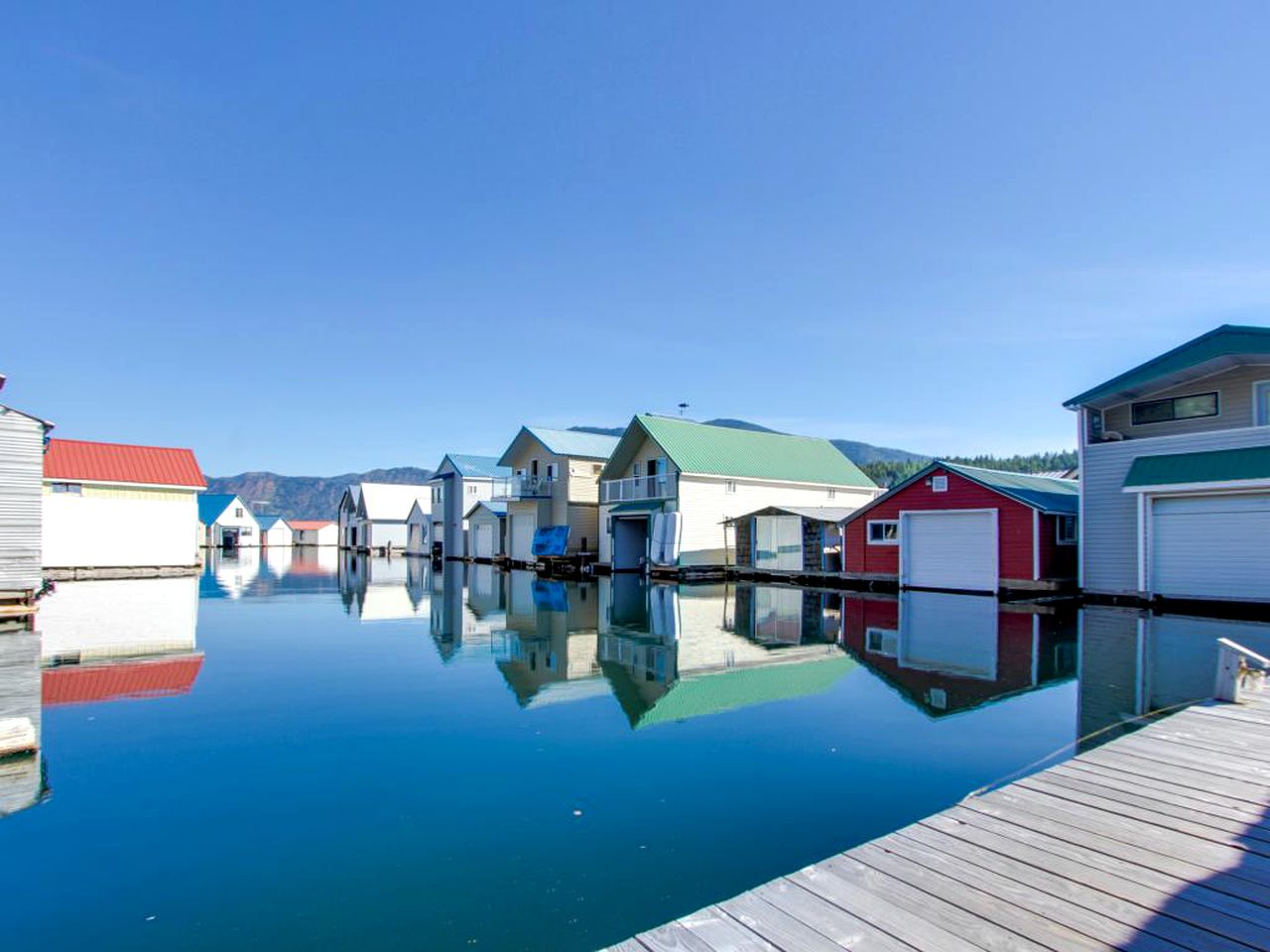 Floating Vacation Cabin in Bayview, Idaho