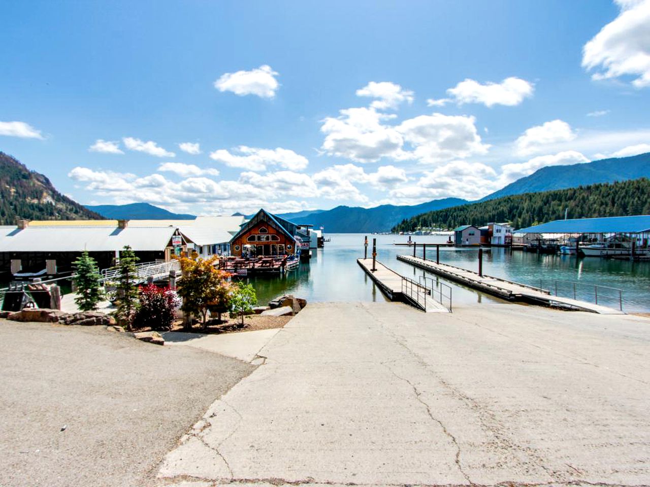 Floating Vacation Cabin in Bayview, Idaho