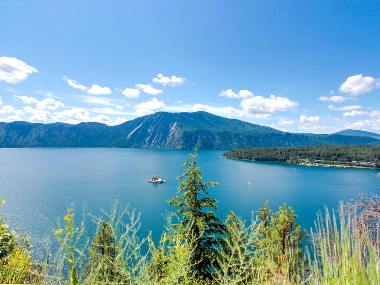 Floating Vacation Cabin in Bayview, Idaho