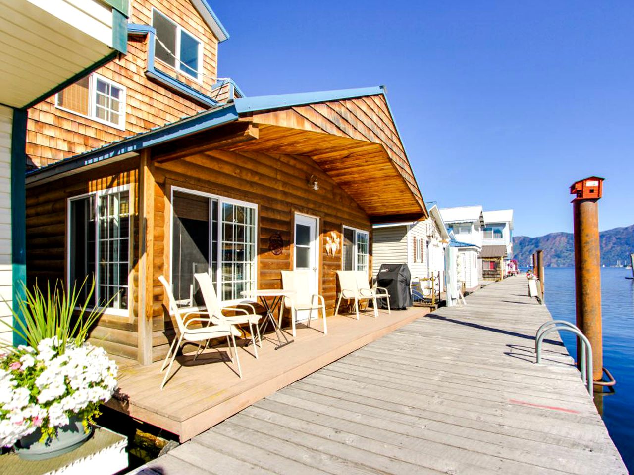 Floating Vacation Cabin in Bayview, Idaho