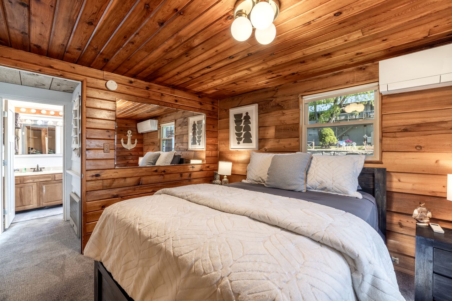 Unique Floating Home on Lake Pend O'reille near Coeur d’Alene, Perfect for a Weekend on the Water