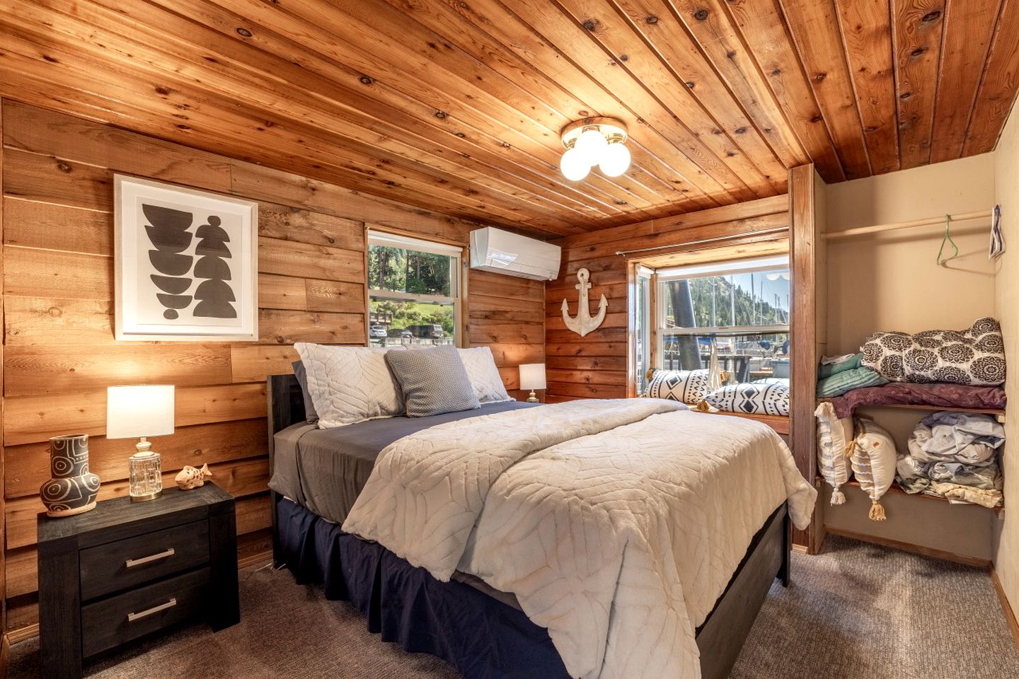 Unique Floating Home on Lake Pend O'reille near Coeur d’Alene, Perfect for a Weekend on the Water