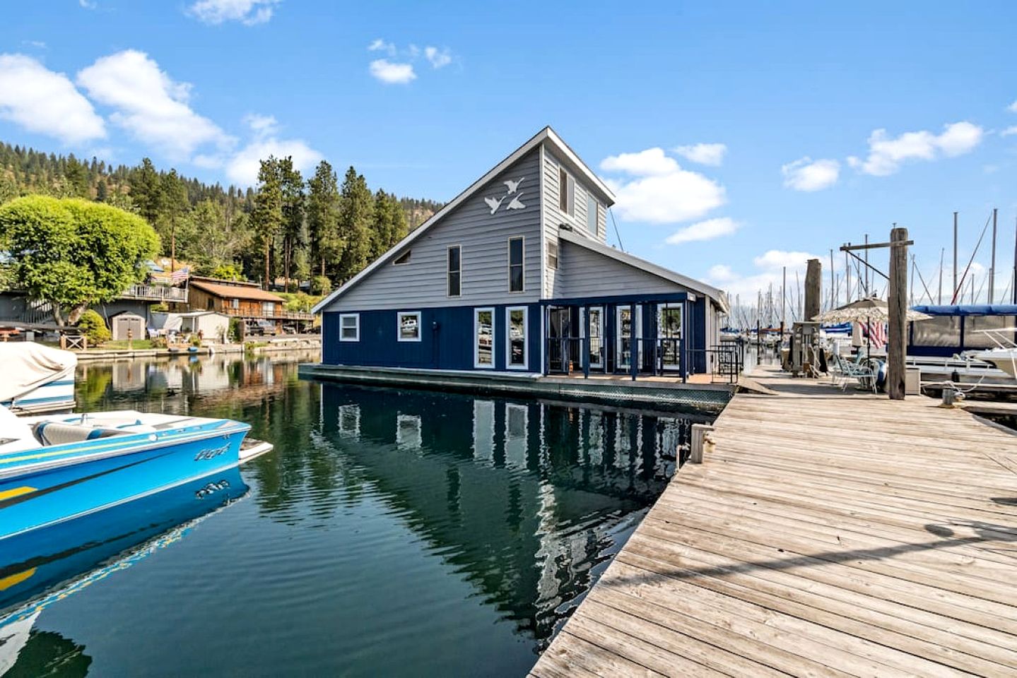 Unique Floating Home on Lake Pend O'reille near Coeur d’Alene, Perfect for a Weekend on the Water