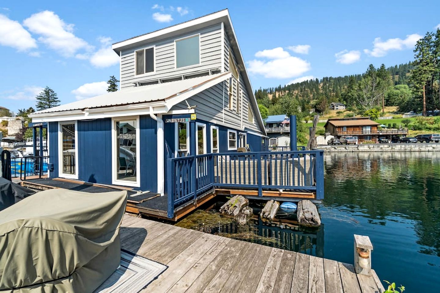 Unique Floating Home on Lake Pend O'reille near Coeur d’Alene, Perfect for a Weekend on the Water